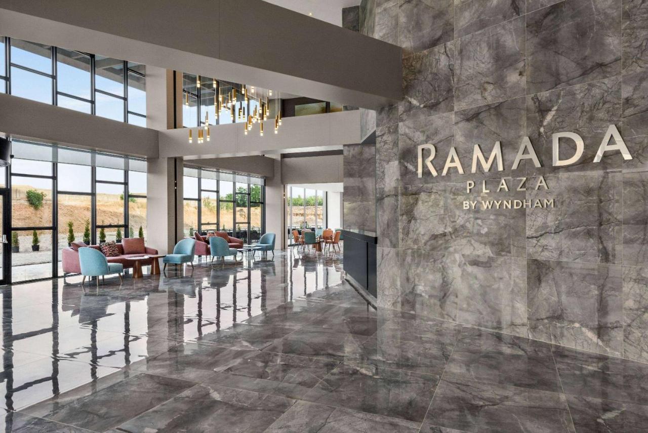 Ramada Plaza By Wyndham Batman Ξενοδοχείο Εξωτερικό φωτογραφία