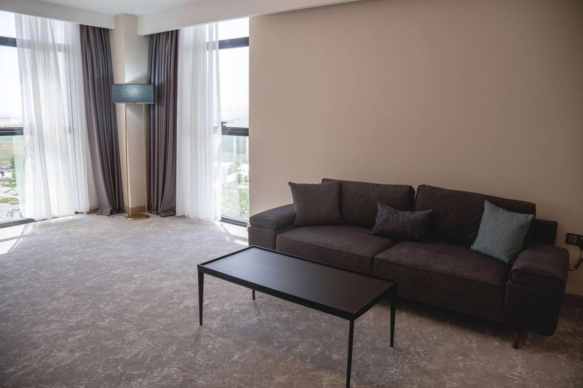 Ramada Plaza By Wyndham Batman Ξενοδοχείο Εξωτερικό φωτογραφία